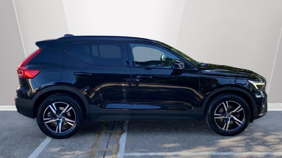 Volvo XC40 2.0 B3P Plus Dark 5dr Auto Petrol Estate - Image 3