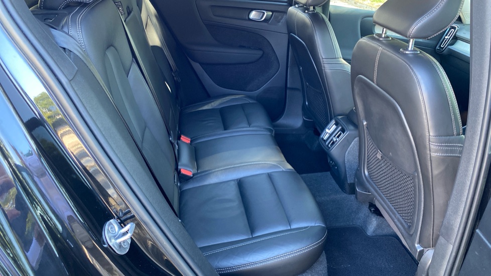 Volvo XC40 2.0 B3P Plus Dark 5dr Auto Petrol Estate - Image 6