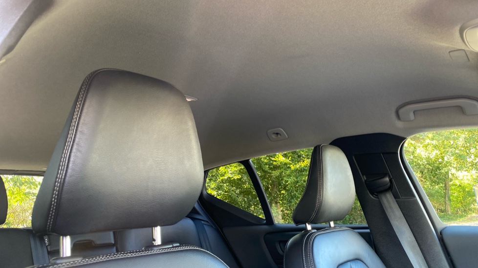Volvo XC40 2.0 B3P Plus Dark 5dr Auto Petrol Estate - Image 30