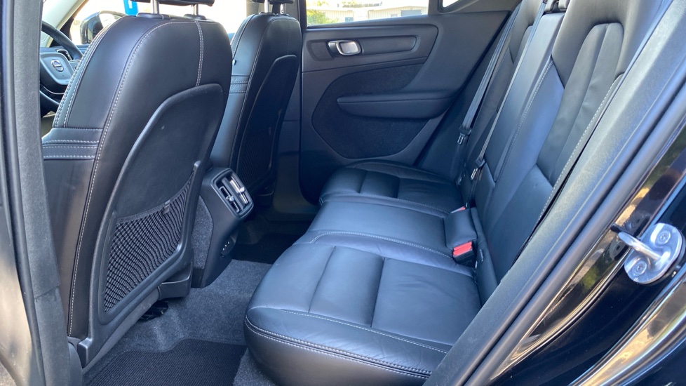 Volvo XC40 2.0 B3P Plus Dark 5dr Auto Petrol Estate - Image 32