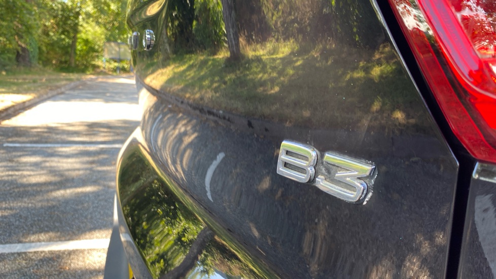 Volvo XC40 2.0 B3P Plus Dark 5dr Auto Petrol Estate - Image 39