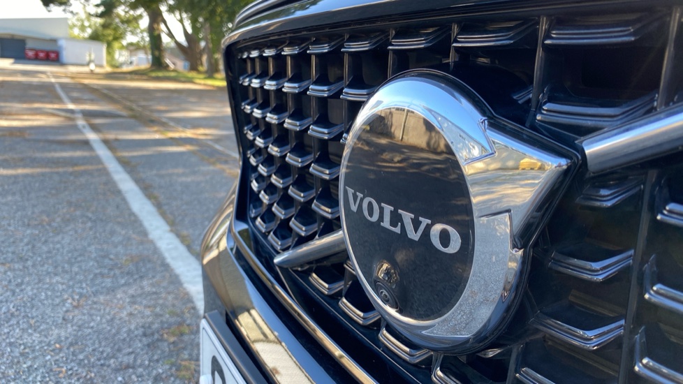 Volvo XC40 2.0 B3P Plus Dark 5dr Auto Petrol Estate - Image 46