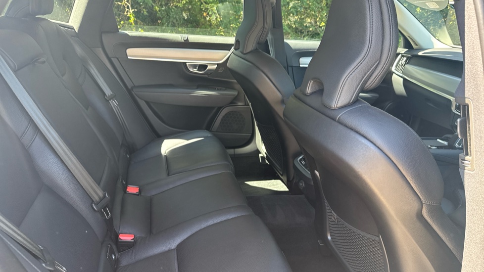 Volvo V90 2.0 B4P Plus Dark 5dr Auto Petrol Estate - Image 6