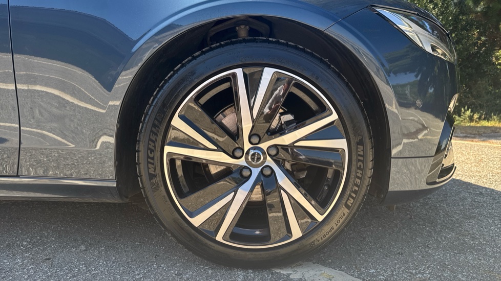 Volvo V90 2.0 B4P Plus Dark 5dr Auto Petrol Estate - Image 9