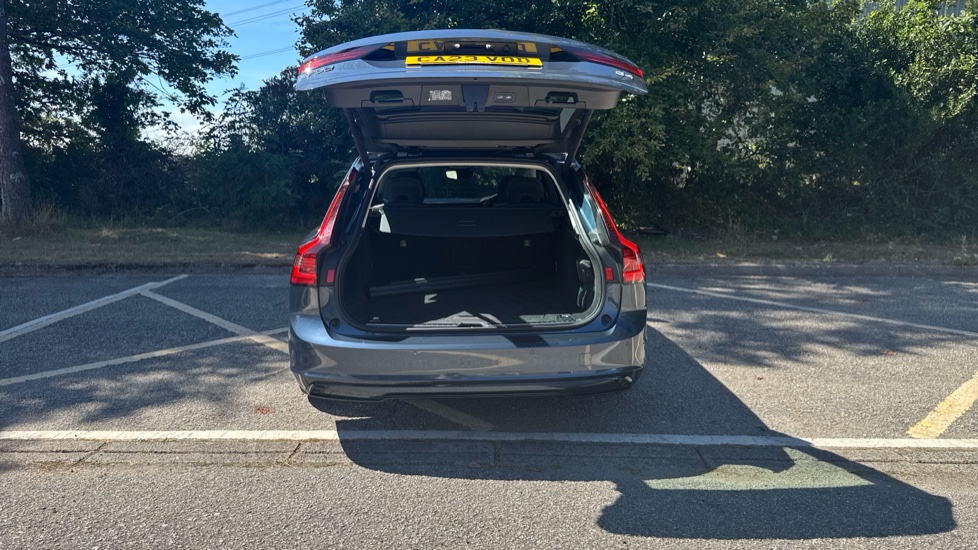 Volvo V90 2.0 B4P Plus Dark 5dr Auto Petrol Estate - Image 13