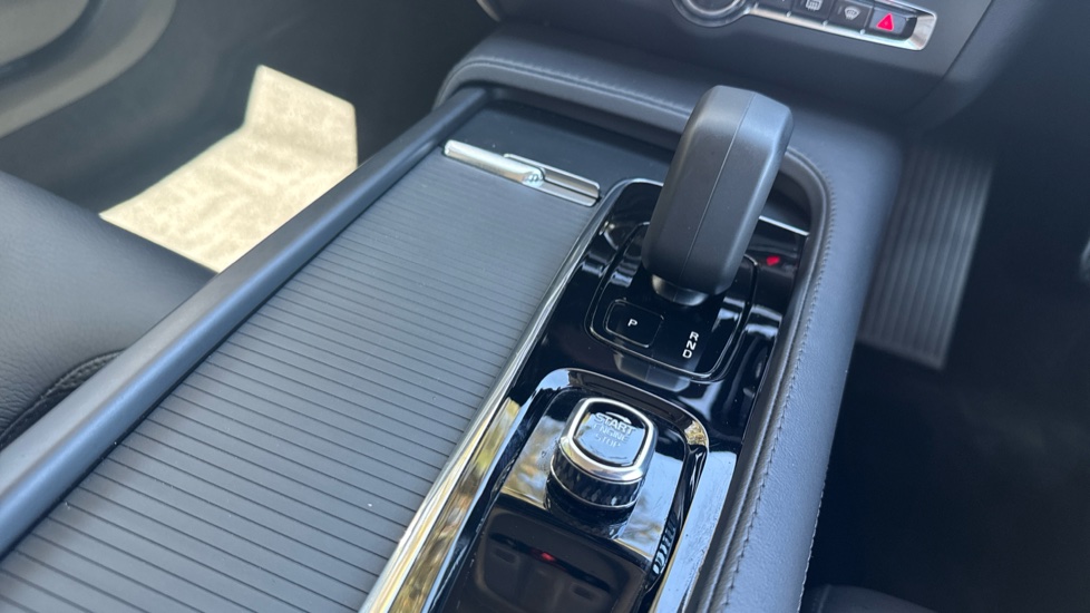 Volvo V90 2.0 B4P Plus Dark 5dr Auto Petrol Estate - Image 26