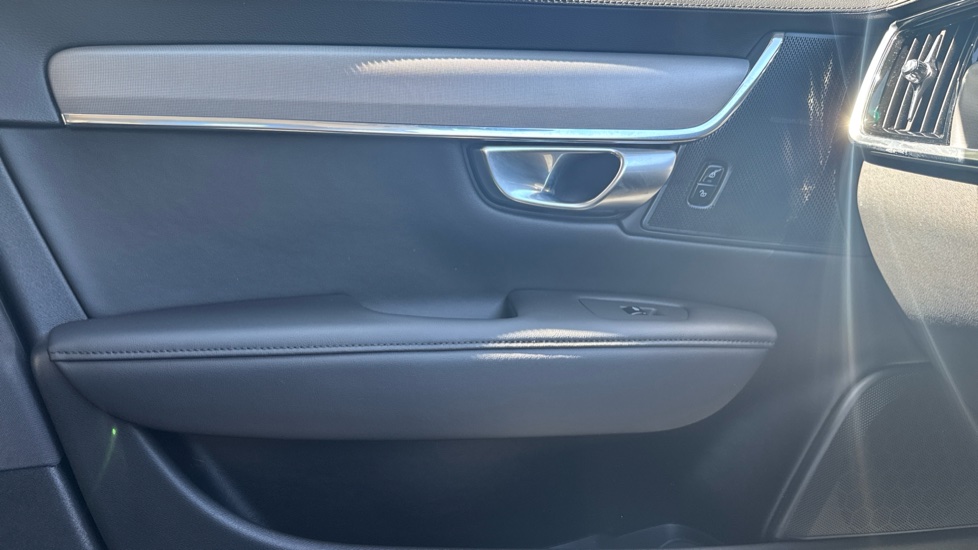 Volvo V90 2.0 B4P Plus Dark 5dr Auto Petrol Estate - Image 29