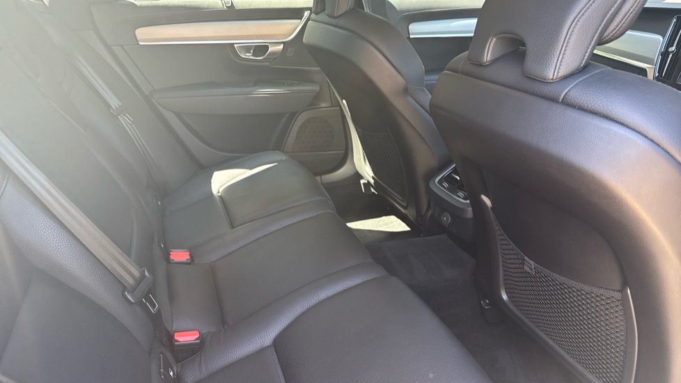 Volvo V90 2.0 B4P Plus Dark 5dr Auto Petrol Estate - Image 33