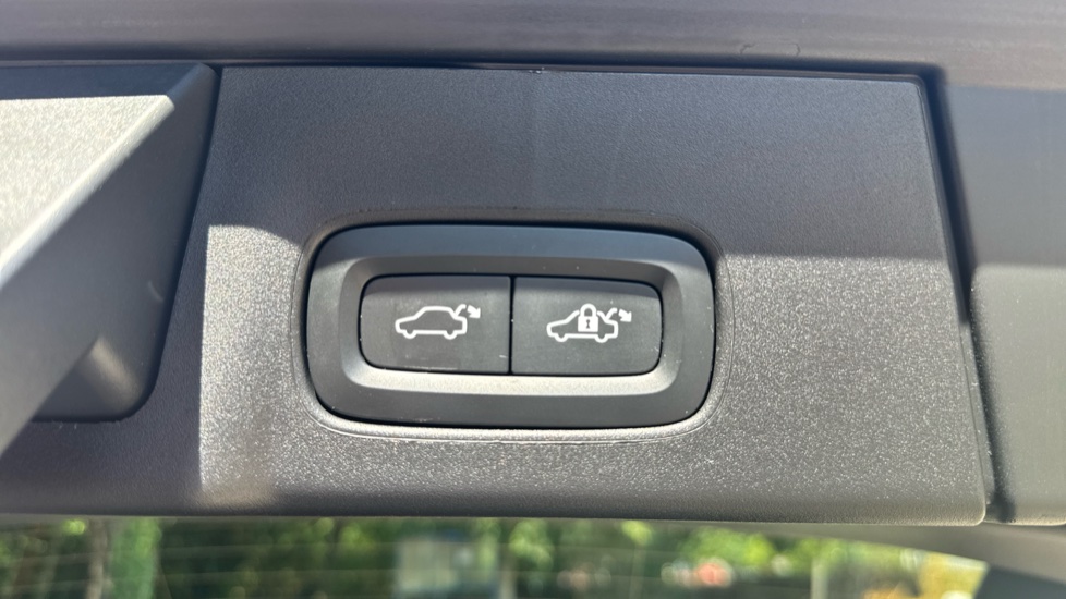 Volvo V90 2.0 B4P Plus Dark 5dr Auto Petrol Estate - Image 35