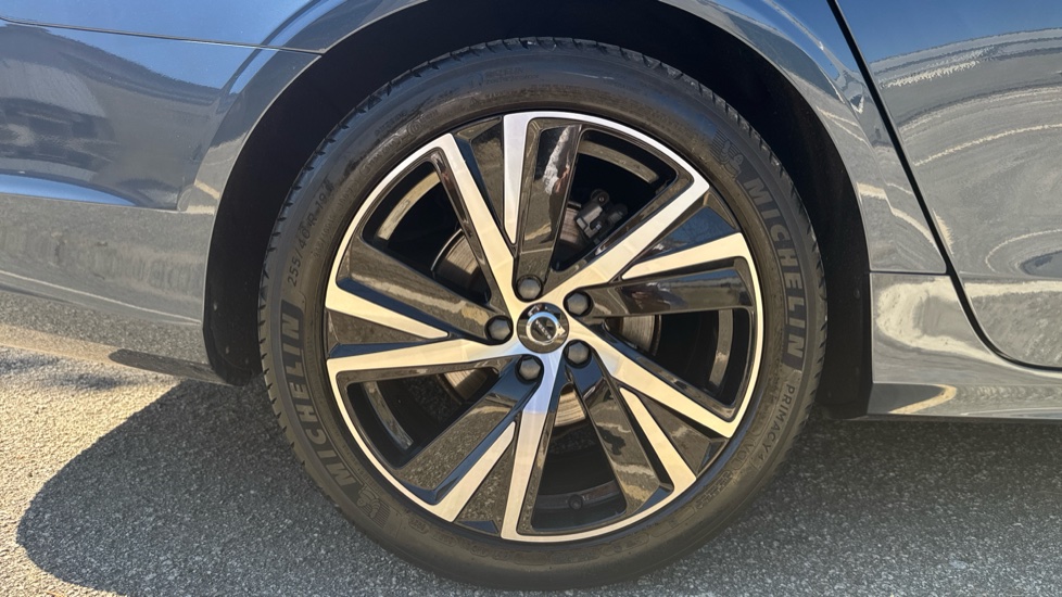Volvo V90 2.0 B4P Plus Dark 5dr Auto Petrol Estate - Image 41