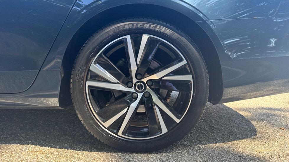 Volvo V90 2.0 B4P Plus Dark 5dr Auto Petrol Estate - Image 42