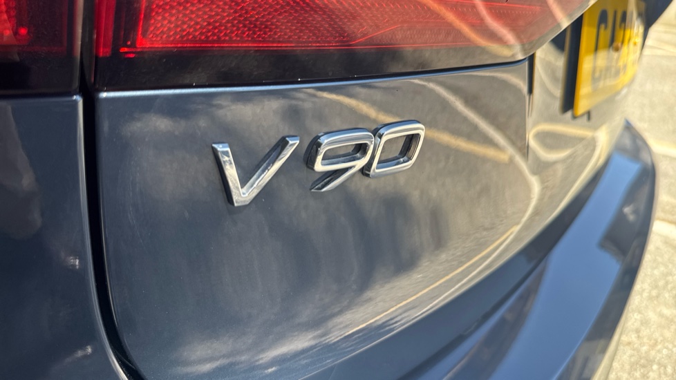 Volvo V90 2.0 B4P Plus Dark 5dr Auto Petrol Estate - Image 48