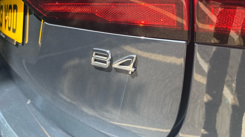 Volvo V90 2.0 B4P Plus Dark 5dr Auto Petrol Estate - Image 49