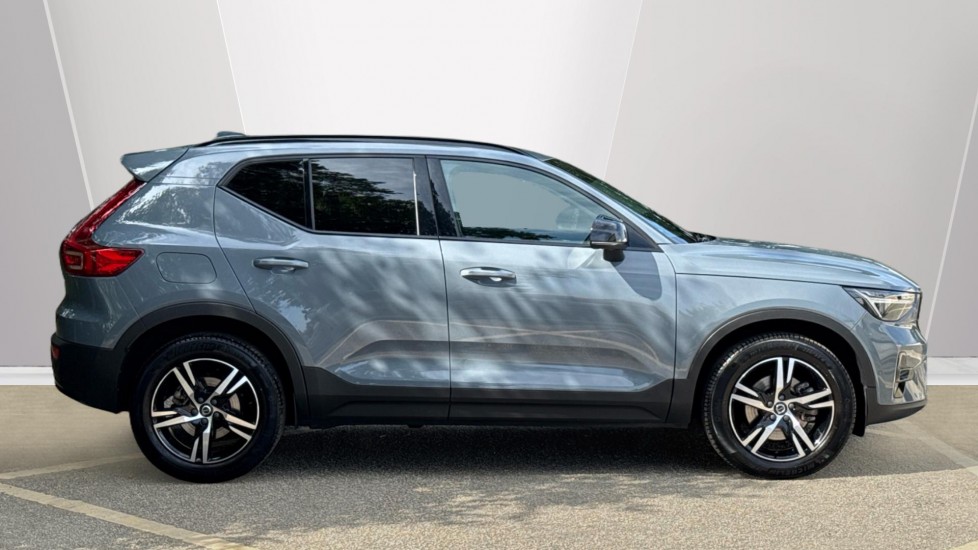Volvo XC40 2.0 B3P Plus Dark 5dr Auto Petrol Estate - Image 3