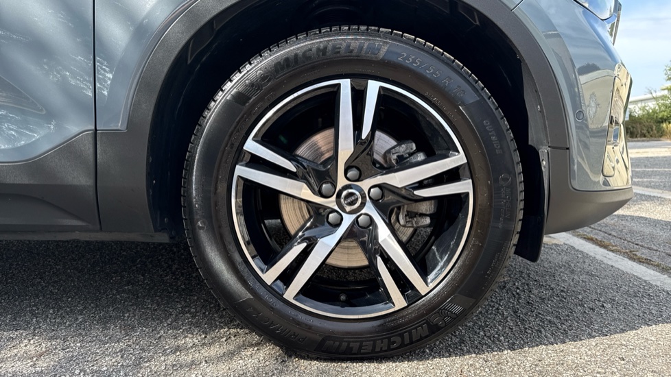 Volvo XC40 2.0 B3P Plus Dark 5dr Auto Petrol Estate - Image 9