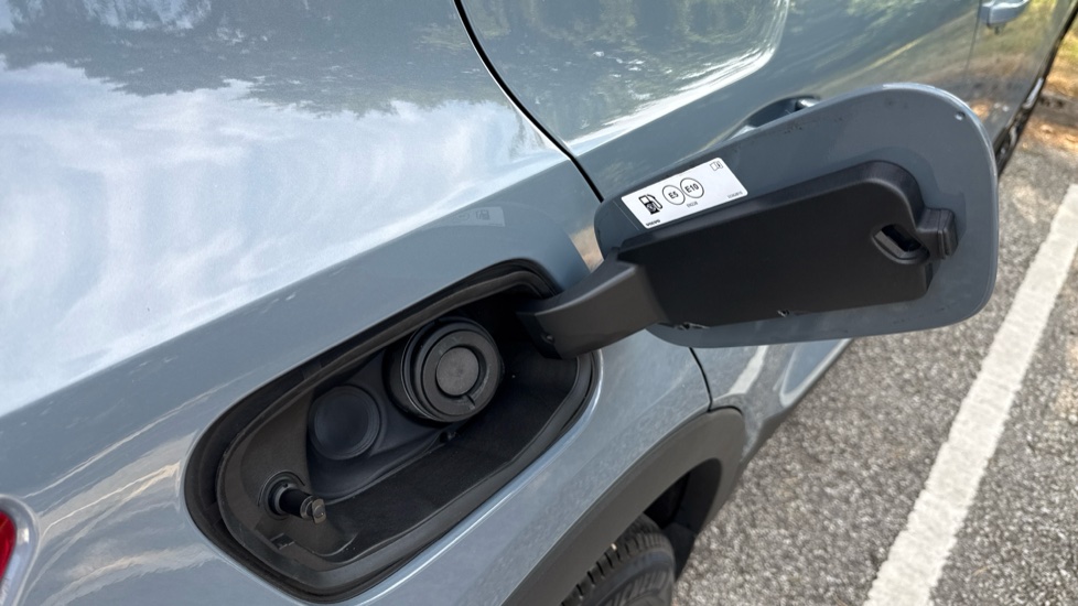 Volvo XC40 2.0 B3P Plus Dark 5dr Auto Petrol Estate - Image 16