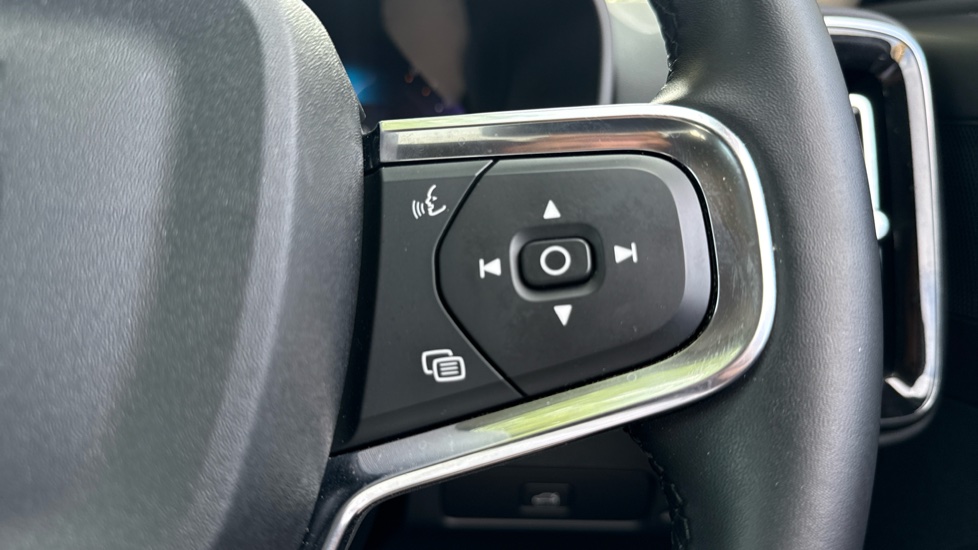 Volvo XC40 2.0 B3P Plus Dark 5dr Auto Petrol Estate - Image 22