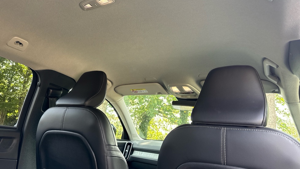 Volvo XC40 2.0 B3P Plus Dark 5dr Auto Petrol Estate - Image 31