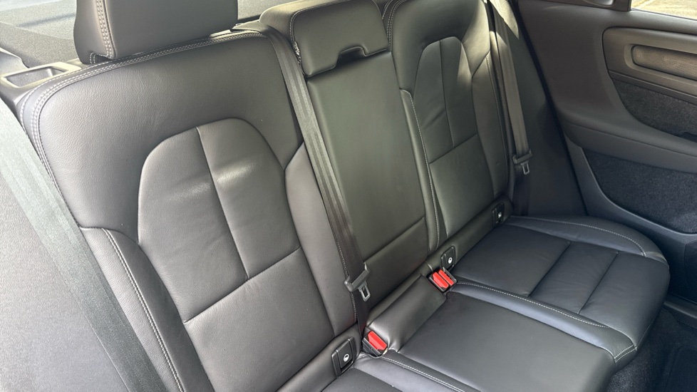Volvo XC40 2.0 B3P Plus Dark 5dr Auto Petrol Estate - Image 33