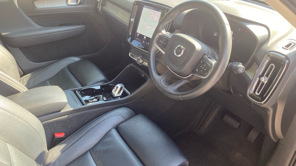 Volvo XC40 2.0 B3P Plus Dark 5dr Auto Petrol Estate - Image 4