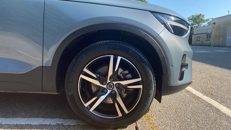 Volvo XC40 2.0 B3P Plus Dark 5dr Auto Petrol Estate - Image 9
