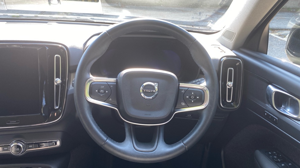 Volvo XC40 2.0 B3P Plus Dark 5dr Auto Petrol Estate - Image 10