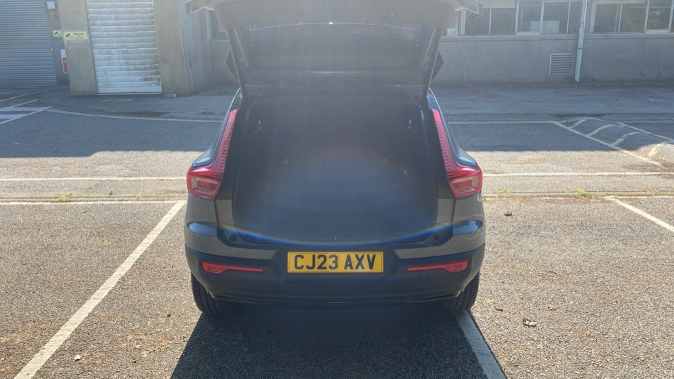Volvo XC40 2.0 B3P Plus Dark 5dr Auto Petrol Estate - Image 13