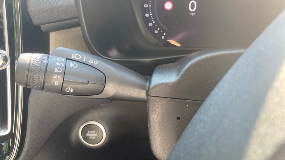 Volvo XC40 2.0 B3P Plus Dark 5dr Auto Petrol Estate - Image 18