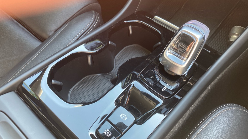 Volvo XC40 2.0 B3P Plus Dark 5dr Auto Petrol Estate - Image 24