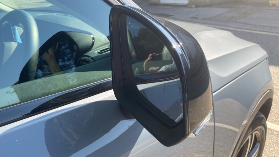 Volvo XC40 2.0 B3P Plus Dark 5dr Auto Petrol Estate - Image 29