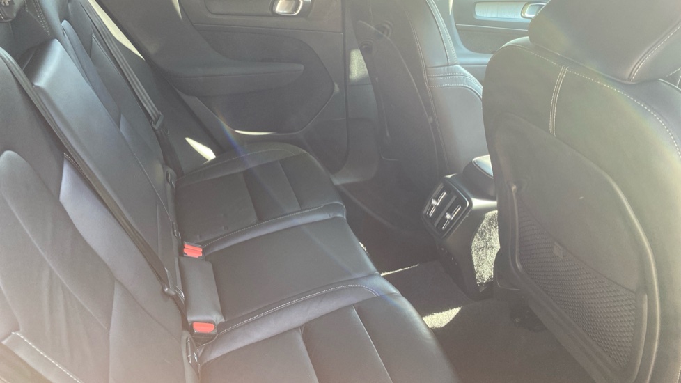 Volvo XC40 2.0 B3P Plus Dark 5dr Auto Petrol Estate - Image 30