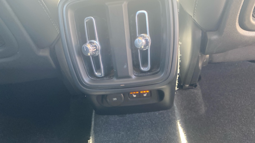 Volvo XC40 2.0 B3P Plus Dark 5dr Auto Petrol Estate - Image 40
