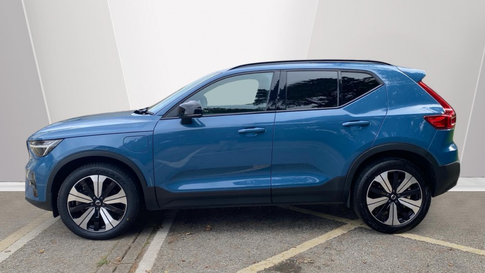 Volvo XC40 1.5 T5 Recharge PHEV Ultimate Dark 5dr Auto Estate - Image 3