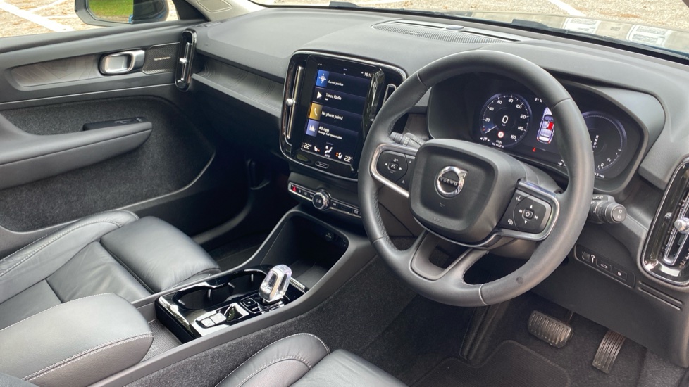 Volvo XC40 1.5 T5 Recharge PHEV Ultimate Dark 5dr Auto Estate - Image 4