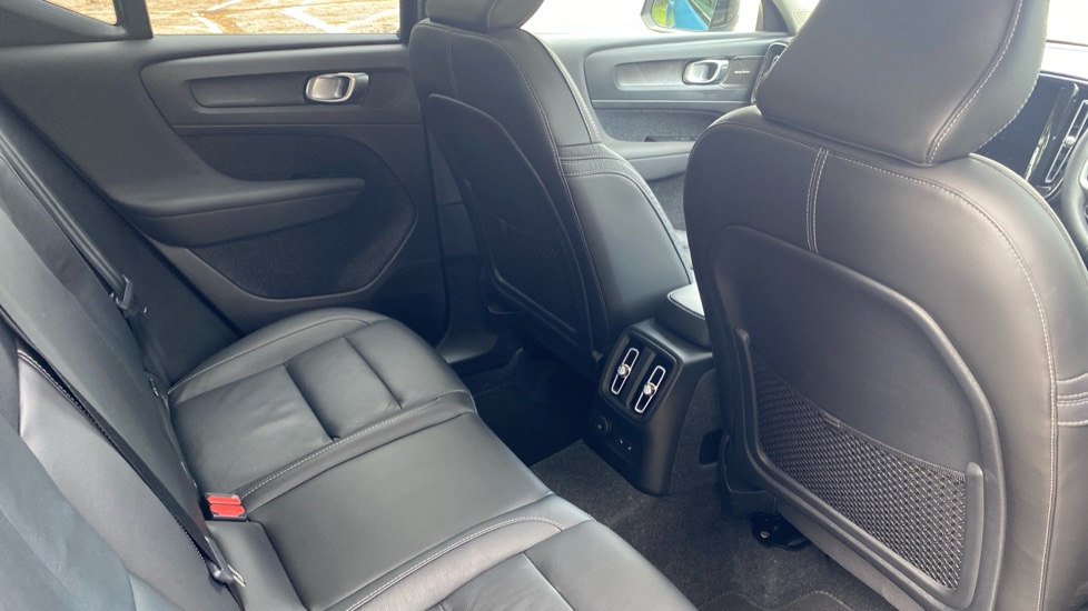 Volvo XC40 1.5 T5 Recharge PHEV Ultimate Dark 5dr Auto Estate - Image 6