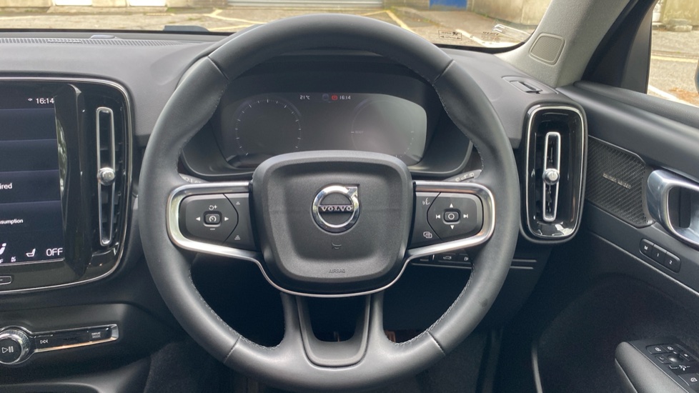 Volvo XC40 1.5 T5 Recharge PHEV Ultimate Dark 5dr Auto Estate - Image 10