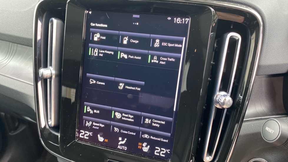 Volvo XC40 1.5 T5 Recharge PHEV Ultimate Dark 5dr Auto Estate - Image 16