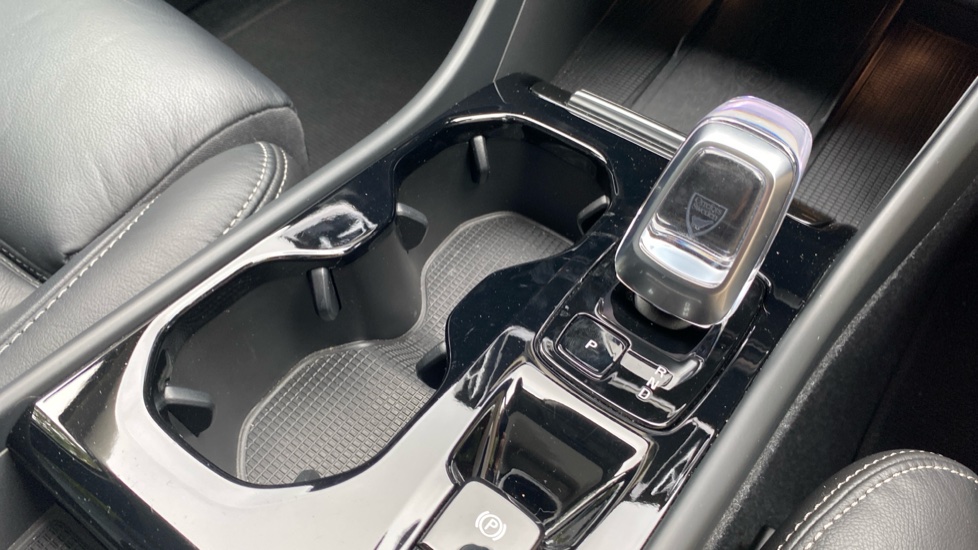 Volvo XC40 1.5 T5 Recharge PHEV Ultimate Dark 5dr Auto Estate - Image 25