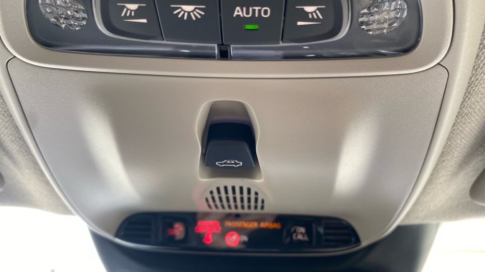 Volvo XC40 1.5 T5 Recharge PHEV Ultimate Dark 5dr Auto Estate - Image 27
