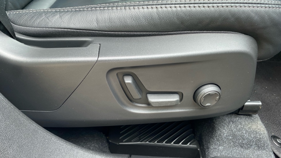 Volvo XC40 1.5 T5 Recharge PHEV Ultimate Dark 5dr Auto Estate - Image 29