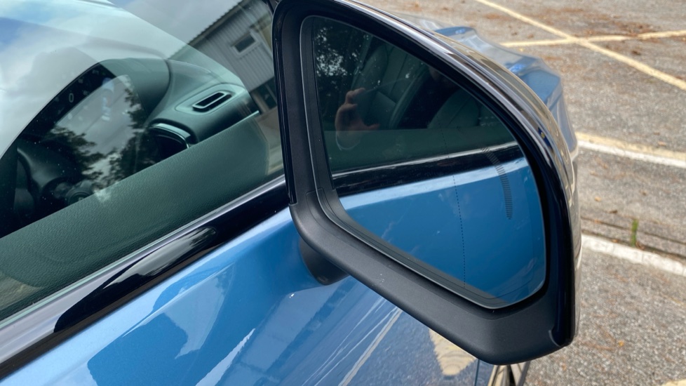 Volvo XC40 1.5 T5 Recharge PHEV Ultimate Dark 5dr Auto Estate - Image 31