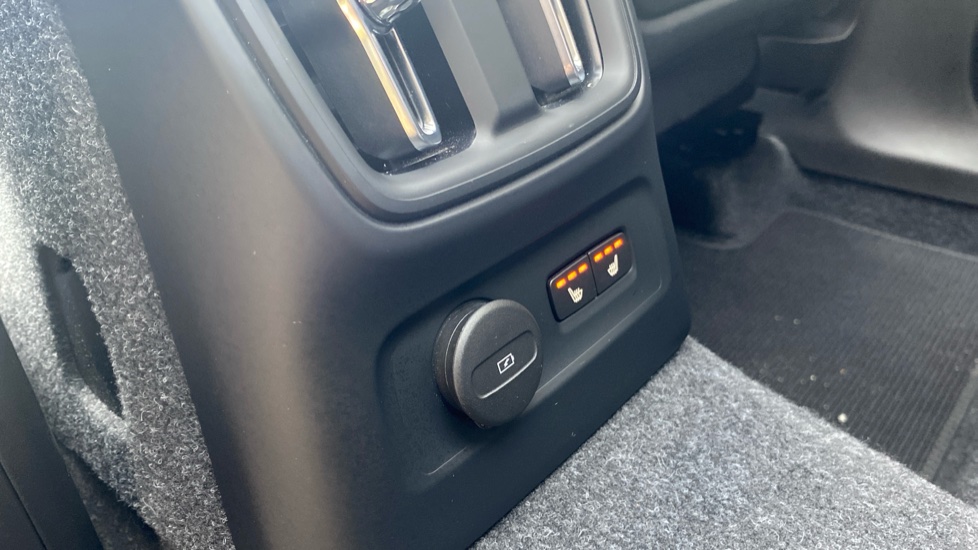 Volvo XC40 1.5 T5 Recharge PHEV Ultimate Dark 5dr Auto Estate - Image 39