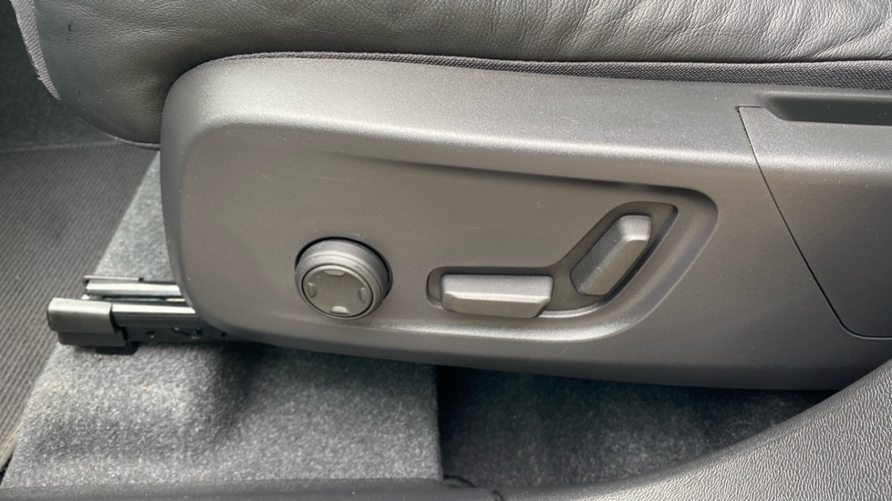 Volvo XC40 1.5 T5 Recharge PHEV Ultimate Dark 5dr Auto Estate - Image 40
