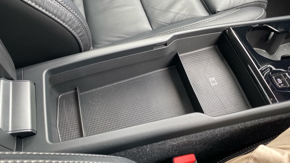 Volvo XC40 1.5 T5 Recharge PHEV Ultimate Dark 5dr Auto Estate - Image 47