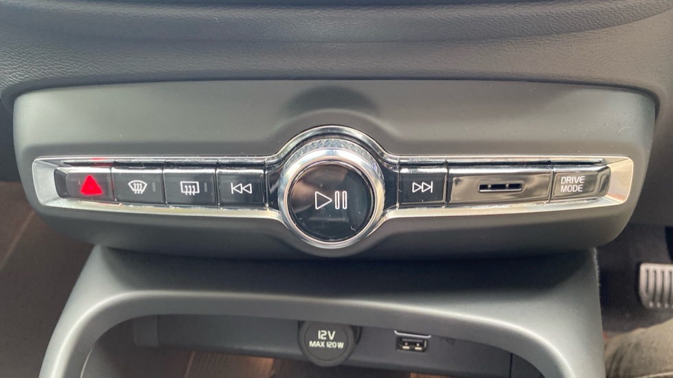 Volvo XC40 1.5 T5 Recharge PHEV Ultimate Dark 5dr Auto Estate - Image 49