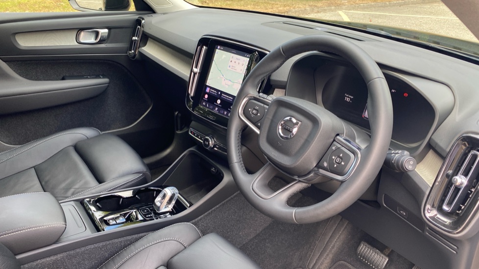 Volvo XC40 2.0 B3P Plus Dark 5dr Auto Petrol Estate - Image 4
