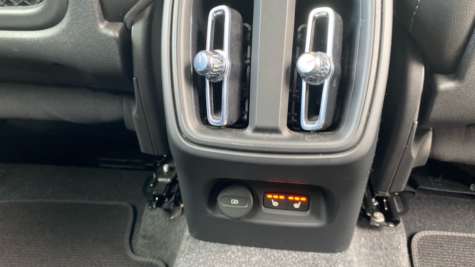 Volvo XC40 2.0 B3P Plus Dark 5dr Auto Petrol Estate - Image 44