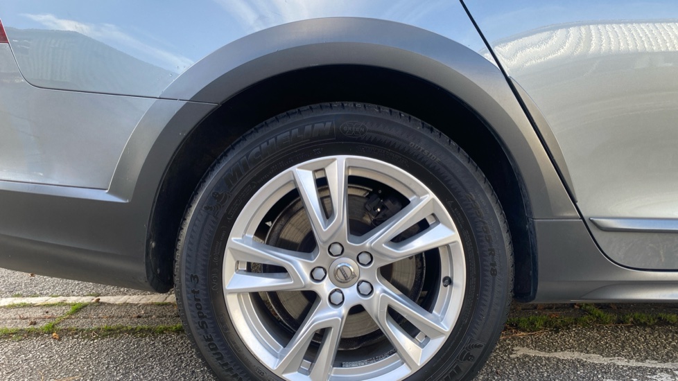 Volvo V90 2.0 T5 Cross Country 5dr AWD Geartronic Petrol Estate - Image 9