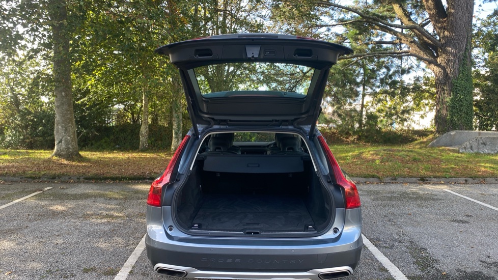 Volvo V90 2.0 T5 Cross Country 5dr AWD Geartronic Petrol Estate - Image 13