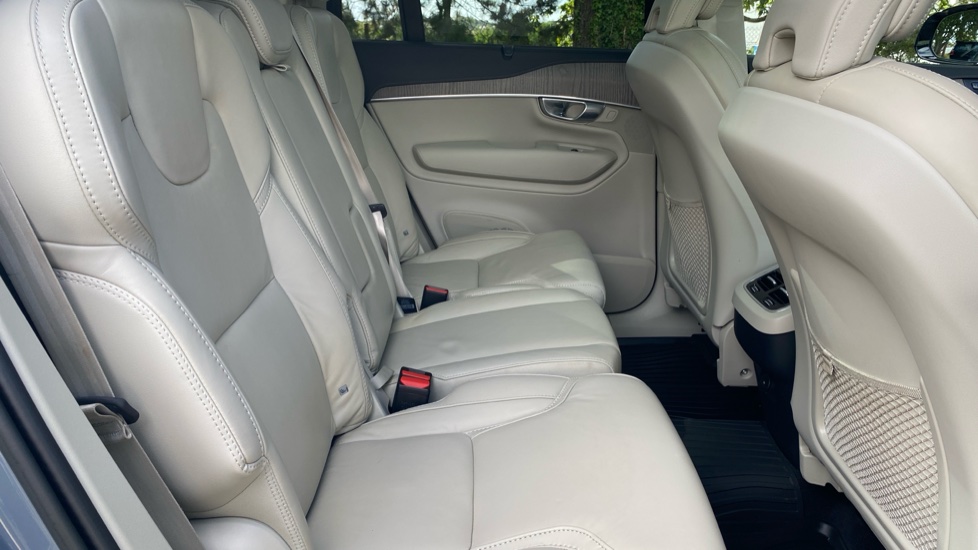 Volvo XC90 2.0 B5D [235] Plus Dark 5dr AWD Geartronic Diesel Estate - Image 6